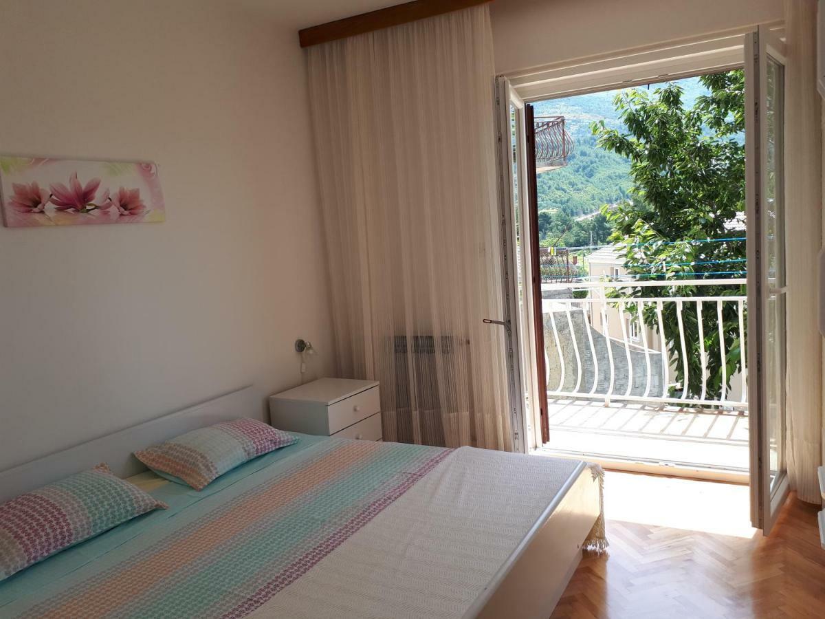 Apartment Lily Podstrana Buitenkant foto